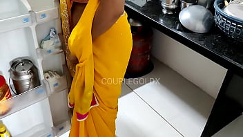 Preview 1 of Birther And Sister Sex - कोमल किचन मे देवर से चुद रही थी सास मार्केट गई थी