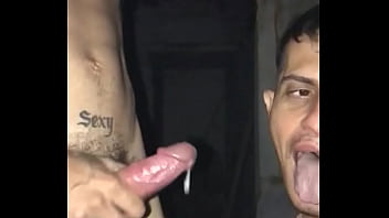 Preview 1 of Putar Pidio Bokef - Tomei leitada na boca e na cara do Guilherme Silva no meio da rua de madrugada