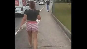 Preview 1 of Wife Drunk With Frend - RUIVA MOSTRA OS PEITOS E PARA O TRANSITO NA RADIAL LESTE - DAI DA PRAIA