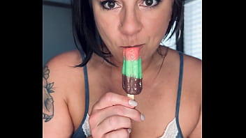 Preview 2 of Campas Porn - MILF SUCKS AND LICKS POPSICLE