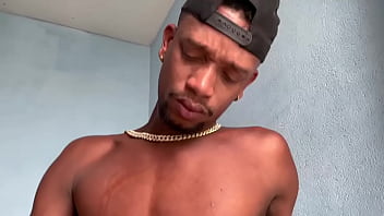 Preview 3 of Leg Bang - Moreno ativo se masturbando