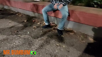 Preview 1 of Newxx Hot - Hetero mach&atilde_o estava F1 na pra&ccedil_a quando foi surpreendido por uma puta safada ( parte 1 na subscri&ccedil_&atilde_o e parte 2 no red)