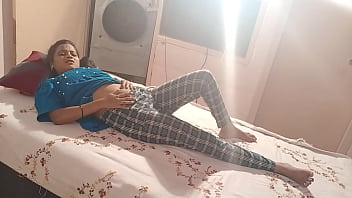 Preview 1 of Take Off Szene - Horny Indian Mature Couple having intimate missionary desi sex,  cum out of pussy