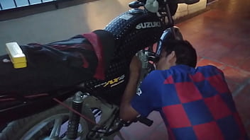 Preview 2 of Nu Vdo Xxx - 1 PARTE FOLLO CON EL MECANICO PORQUE NO TENGO COBN QUE PAGARLE LA ARREGLADA DE LA MOTO