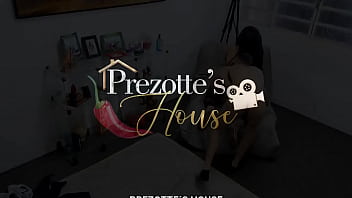 Preview 4 of Teen Gej - Venham ver esse video completo no RED,  Sabrina Prezotte sensualizando e se pegando com o Cris Kosta na Prezotte&acute_s House.