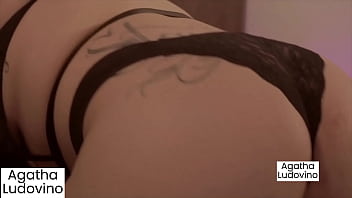 Preview 1 of On The Xnxx Bus - Sonhei com um negro com um pau monstro para me fuder at&eacute_ doer