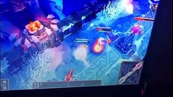 Preview 3 of Famme Fontain - velha safada bate uma enquanto v&ecirc_ novinhos se ati&ccedil_ando em p&uacute_blico