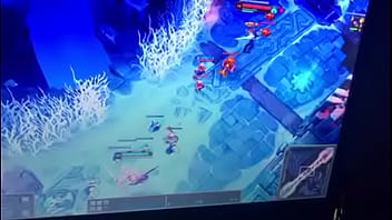 Preview 1 of Famme Fontain - velha safada bate uma enquanto v&ecirc_ novinhos se ati&ccedil_ando em p&uacute_blico