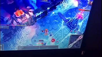 Preview 4 of Famme Fontain - velha safada bate uma enquanto v&ecirc_ novinhos se ati&ccedil_ando em p&uacute_blico