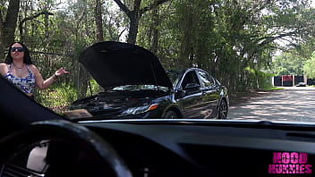 Preview 2 of Maomi St Cloris Xxx Video - Doordash drivers Don Grammar helps big butt pawg MandiMayxxx in distress and gets a huge tip