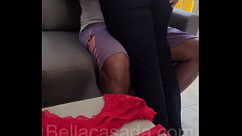 Preview 1 of Mom Pisses Fac - Fomos na casa de um assinante e dei bem gostoso pra ele...