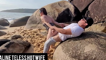 Preview 4 of Nakimi Yu - Sexo nas pedras da praia,  turista safado gozou duas vezes ,  chupei e  safado comeu meu cu em p&uacute_blico na frente do corno que filmou tudo