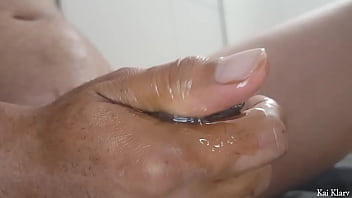 Preview 3 of Man Fucks Virgin Girl - Bateram na Porta Bem na Hora .