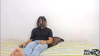 Preview 1 of Tanned Teen Girls - Ndien puede saber que tengo sexo con mi hermanastro,  timido hermanstro solo en su cuarto soy una puta lo interrumpo y le toco su polla para que me lo meta por mi culo