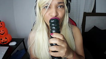 Preview 1 of Chyne Milf - ASMR Porno - Muskbang Giant Gommy Wormn