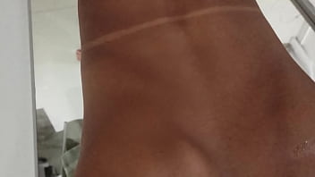 Preview 4 of Hindi Poran Movi - foi pra academia com o short enterrado na bunda s&oacute_ pra provocar e me deixou de pau duro