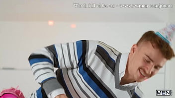 Preview 2 of Sobrinas Dormindo - Birthday Bang: Bareback / MEN / Markus Kage,  Ryan Jacobs  / stream full at  www.sexmen.com/pinata