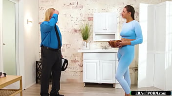Preview 1 of Xxx Video Big Mim - Curvy babe give nuru massage to landlord