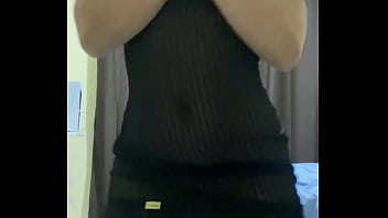 Preview 1 of Free Tranny Porn - Loira gostosa dan&ccedil_ando funk de vestido transparente