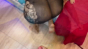 Preview 1 of Fat Mom Sex Video - ENCUENTRO A MI MADRASTRA DE CULO ENORME EN CUATRO PATAS SOBRE LA CAMA Y NO ME AGUANTO LAS GANAS DE FOLLAR SU CO&Ntilde_O HASTA EYACULAR