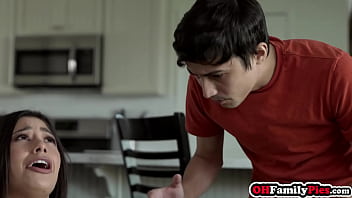 Preview 2 of Wwwxxx Gay - OhFamilyPies.com - I am tied up and so horny stepbrother so please help teen Xxlayna Marie with my problem!