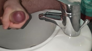 Preview 4 of Brother Small Dick - mi rado il cazzo ma poi mi eccito e sborro