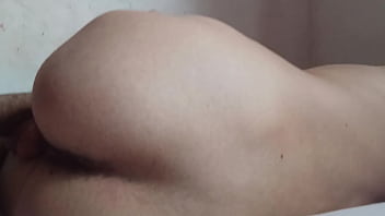 Preview 1 of Alberta Amateur Hidden Cam - Putinha mostrando sua bunda e cuzinho