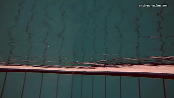 Preview 4 of Jilat Memek Tante Jepang - Croatian babe vesta in the pool naked