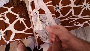 Preview 3 of Kajol Akter Xxxx Video - Fac o labă pe chiloții folosiți ai soției