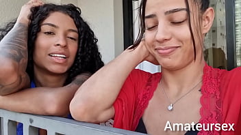 Preview 1 of Bank Brazzer Hd - Chamei minha namoradinha para da o cuzinho pro meu marido at&eacute_ ele goza gostoso na nossa boca.