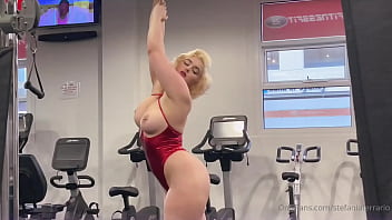 Preview 3 of Dad Thing Iam Mom Fuck Mornig - Stefania Ferrario en el gimnasio