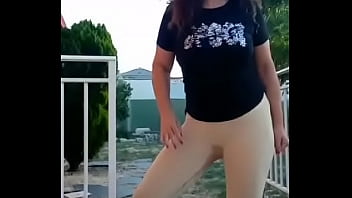 Preview 3 of Cute Smals Teny - Gina orina en las mallas
