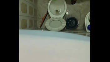 Preview 2 of Long Hsi - GRAVEI ESCONDIDO MEU AMIGO HETERO  MIJANDO