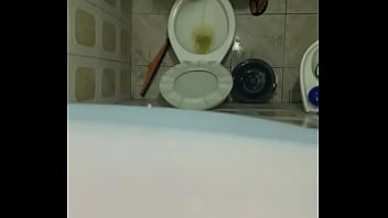 Preview 3 of Long Hsi - GRAVEI ESCONDIDO MEU AMIGO HETERO  MIJANDO