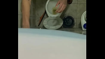 Preview 4 of Long Hsi - GRAVEI ESCONDIDO MEU AMIGO HETERO  MIJANDO
