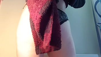 Preview 4 of Sem Calcinha Na Lanchonete - Big Booty British Crossdresser Shaking Ass For Mistress
