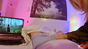 Preview 1 of 2019 Xxxxx - Madrastra caliente viene a su hijastro para chuparlo y tener sexo anal antes de acostarse