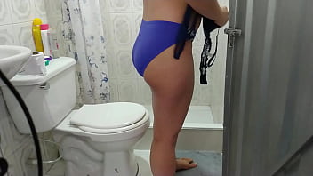 Preview 3 of Local Cxc Video - me follo a mi hermanastra en el ba&ntilde_o,  nadie estaba en casa y aprovechamos para comernos