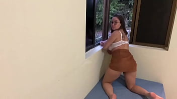 Preview 1 of Gujarate Sex Void - Esposa novinha,  se exibindo na janela. Completo no SUBSCRITOS