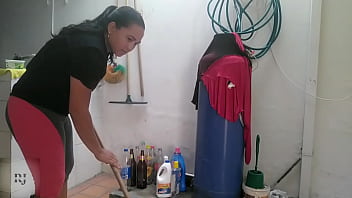 Preview 1 of Qaulification - empleada curiosa ve como me masturbo y me graba