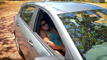 Preview 2 of African Caple - Fui flagrada me masturbando e gozando gostoso dentro do carro no estacionamento da praia