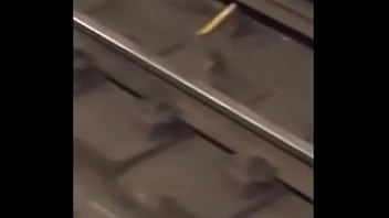Preview 4 of Nouri Busty - Dos ratas pelotudas peleando por un churro con Linkin Park de fondo