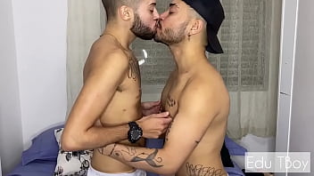 Preview 1 of Xander Corvus Girlfriend - Novinho Leonan Davis fudendo e chupando a bucetinha do Homem Trans Edu em S&atilde_o Paulo
