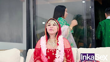 Preview 2 of Lao Ladyboy - Chudai Boda hind&uacute_ termina en orgia entre hermanastras y padrastros.