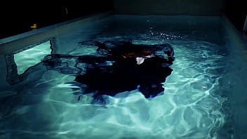 Preview 1 of Vidal Piss Bobbie - gothic underwater shooting in swimmimg pool Arya Grander.