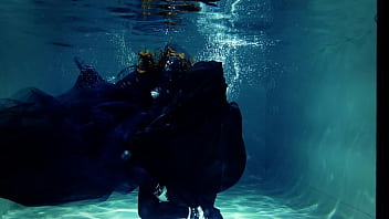 Preview 4 of Vidal Piss Bobbie - gothic underwater shooting in swimmimg pool Arya Grander.