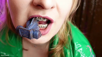 Preview 3 of Gavtti Chudai - Mukbang - girl in braces - ASMR video (Arya Grander)