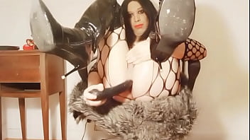 Preview 1 of Milry Cyrus - Emma sissy et son jouet intime