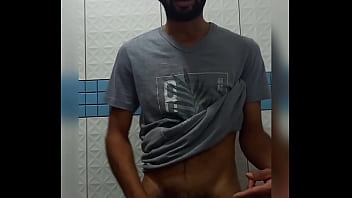 Preview 1 of Horse And Girl Furk - Fazer o que quando o tes&atilde_o bate e n&atilde_o tem em quem aliviar?