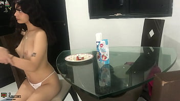 Preview 3 of Find Dildo - Me pongo bien cachonda cuando como una buena polla con fresa y crema PARTE 1